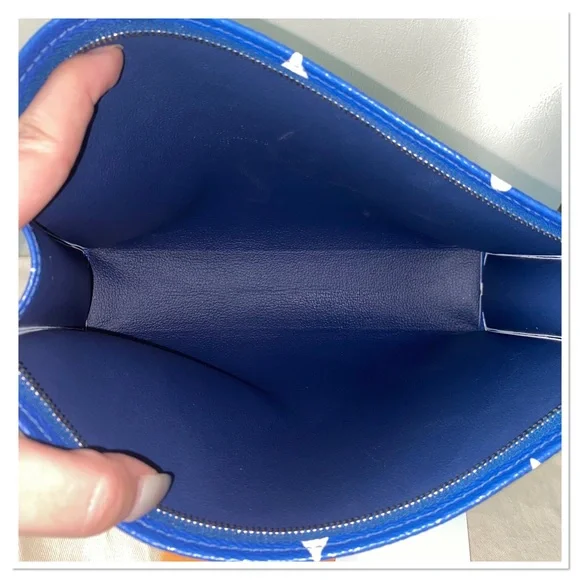 💙🦋 Louis Vuitton Limited Edition Summer Escale Toiletry 26 - Picture 8 of 11